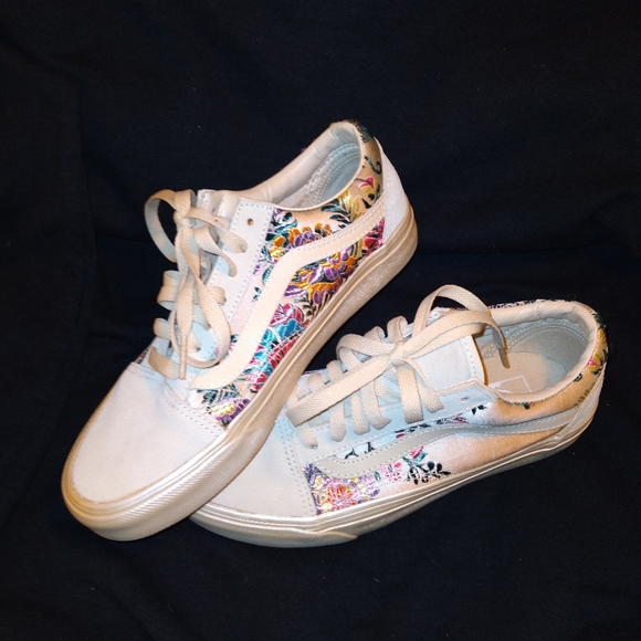 Shoes - Picture 2 of 5